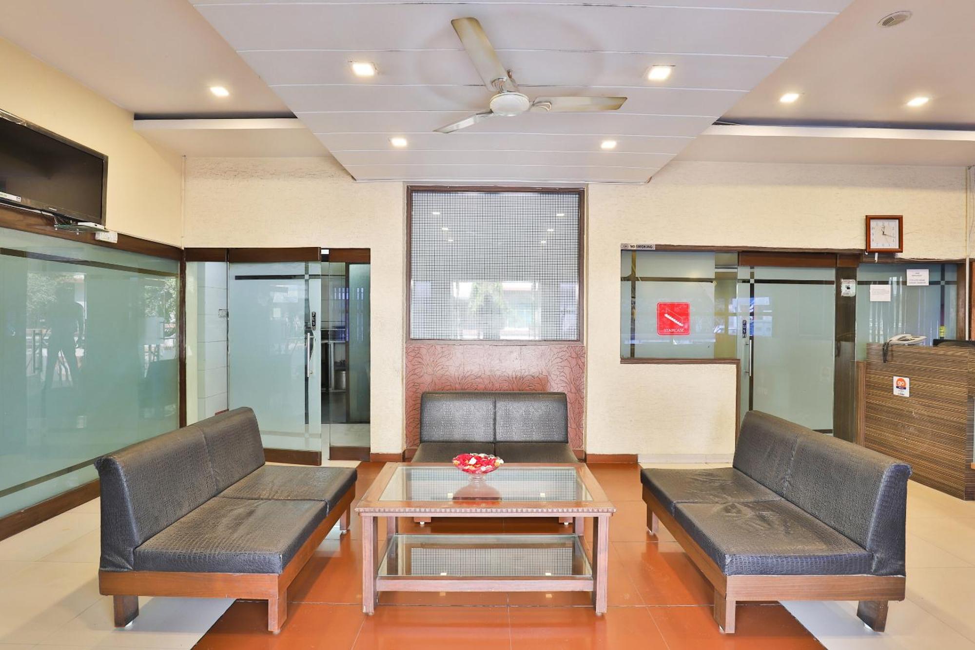 OYO 3444 Hotel Sunrise Gorwa Buitenkant foto
